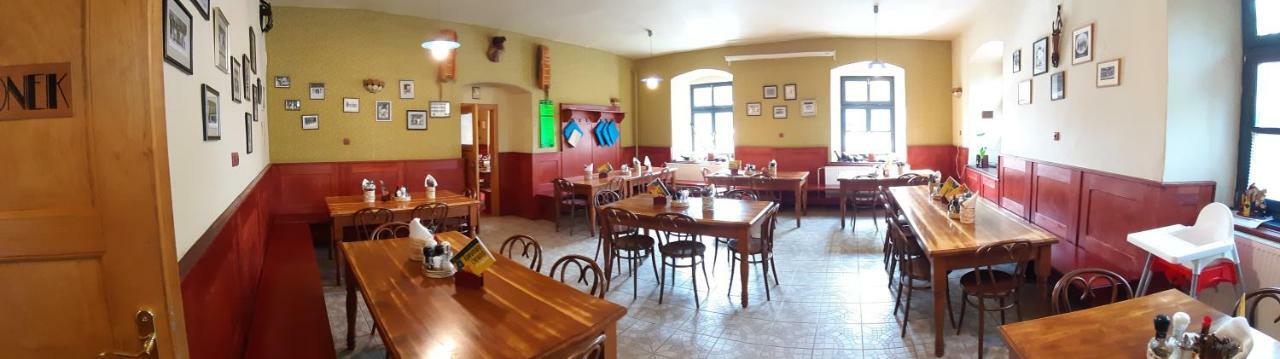 Penzion A Restaurace U Hajku Nové Dvory エクステリア 写真
